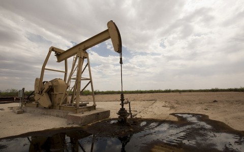 Giá xăng dầu hôm nay 12/11: Giá dầu tiếp tục đà tăng